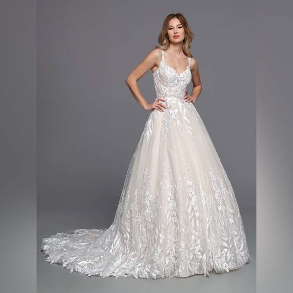 New Wedding Gown by Davinci 50751 - Picture 2 of 7